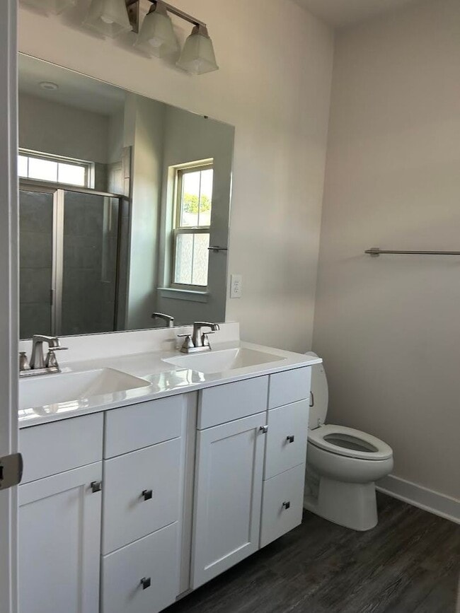 Building Photo - 3 Bed/2.5 Ba Townhome