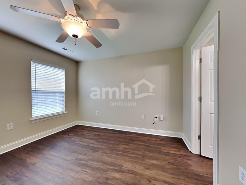 Building Photo - 205 Turner Greens Ct