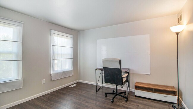 Building Photo - 41760 Wayside Dr
