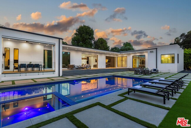 Building Photo - 20141 Wells Dr