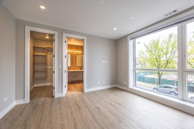 Building Photo - 2 bedroom in Chicago IL 60612