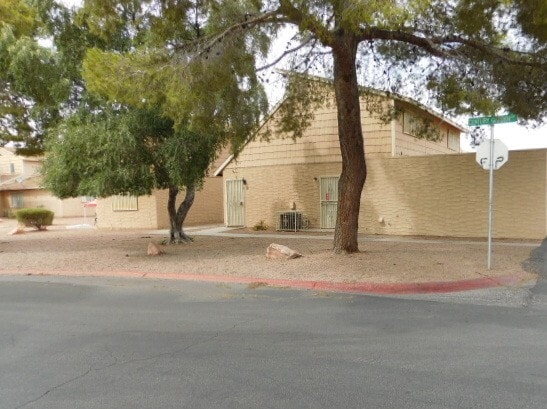 Building Photo - 5235 Golden Ln