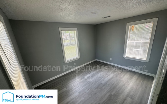 Building Photo - 4995 Stacey Rd