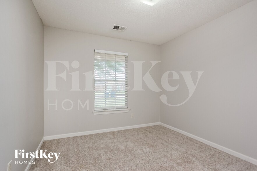 Building Photo - 4381 Whispering Bend Dr