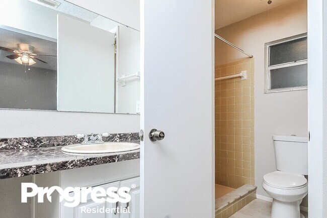 Building Photo - 3412 Groveview Dr