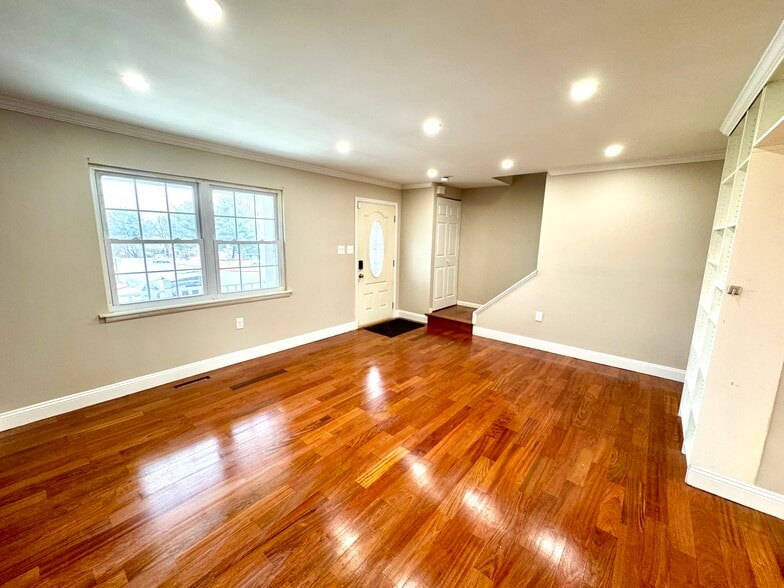 Building Photo - 540 Valleywood Rd