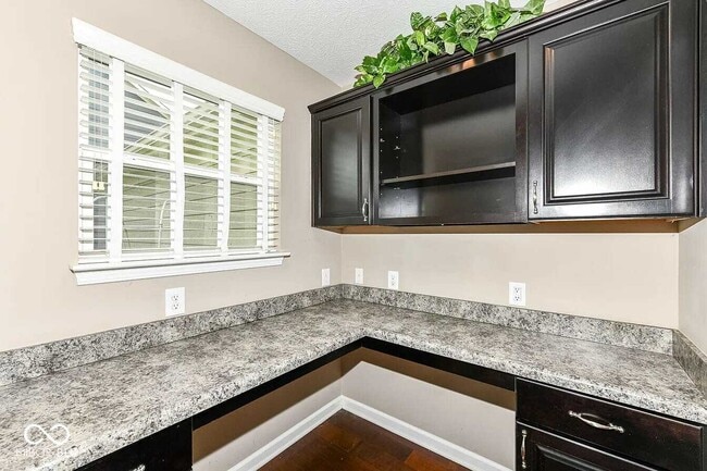 Building Photo - 14080 Knightstown Dr W