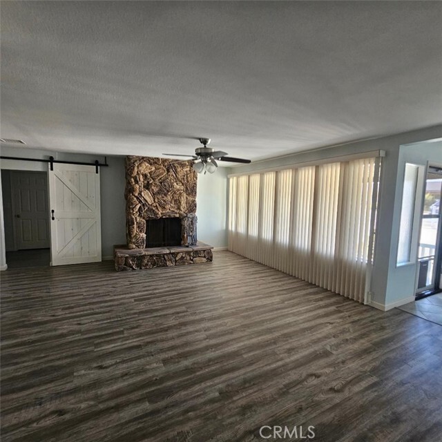Building Photo - 746 River Dr