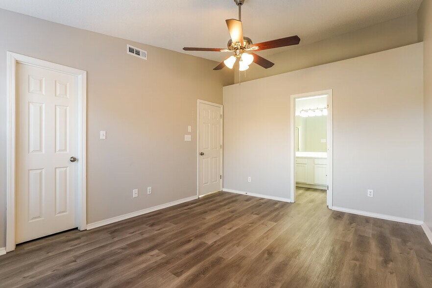 Building Photo - 6333 Saybrooke Dr