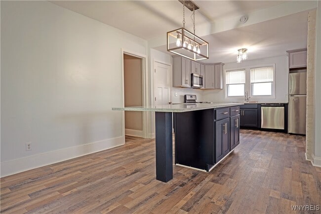 Building Photo - 1133 Hertel Ave