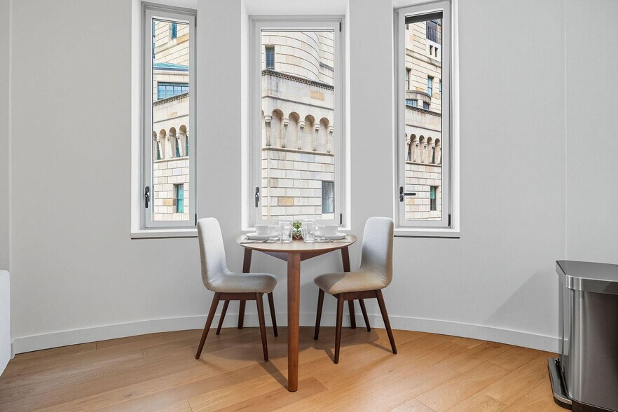 Building Photo - 84 William St