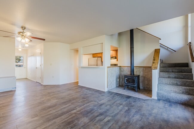 Building Photo - 21 W Golf Pl