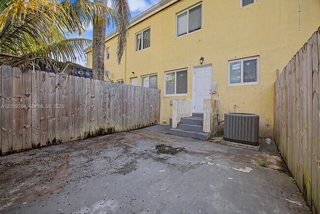 Building Photo - 8466 NW 4th Ct