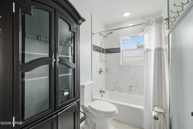 Building Photo - 1808 Chestnut Ave