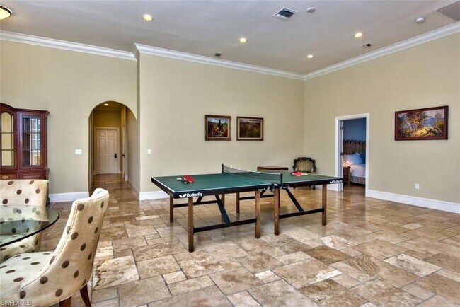 Building Photo - 2225 23rd St SW