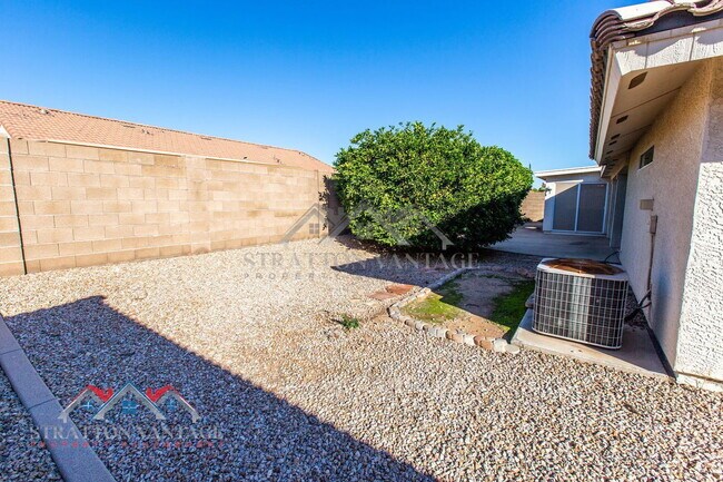 Building Photo - 10864 E Lindner Ave