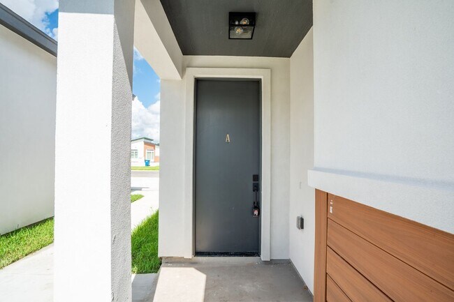 Building Photo - 3548 Hidalgo Cir