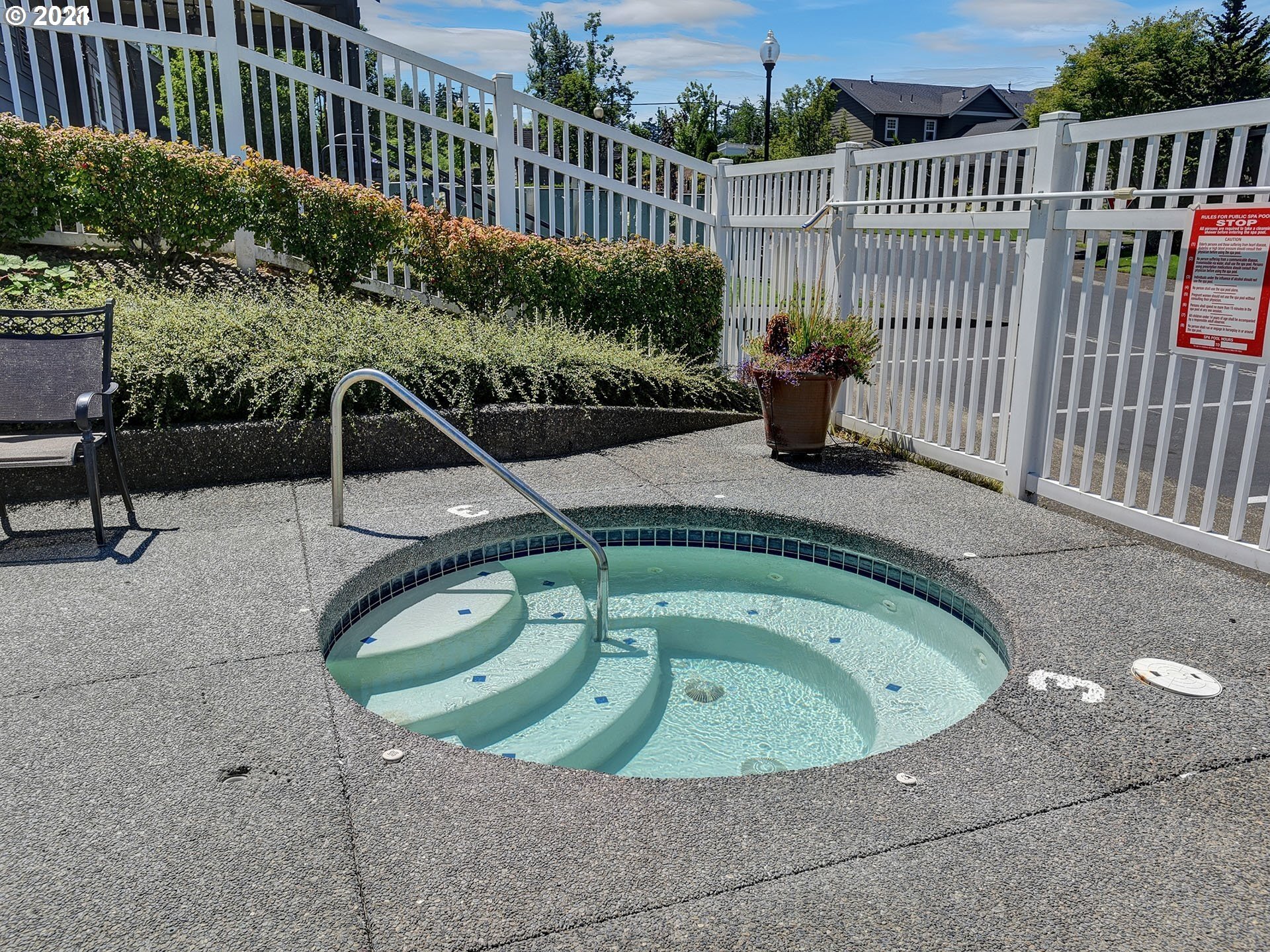 Hot Tub - 21913 NE Larkspur Ln