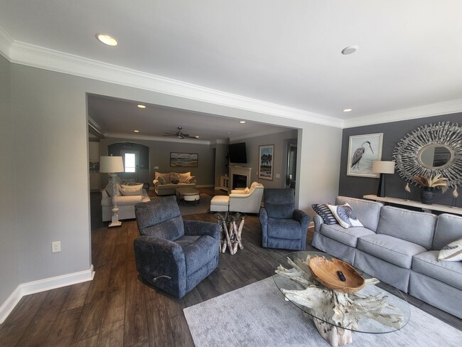 Building Photo - REDUCED!  5 bedroom/4 bath house in Berkshire Forest