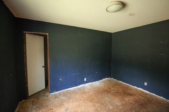 Building Photo - 120 Aker Holt Rd
