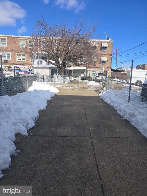 Building Photo - 2849 Hellerman St