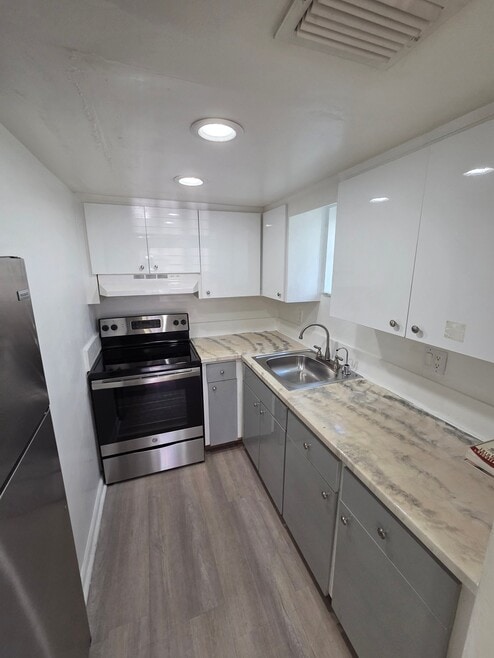 Building Photo - 212 SE 9th Ave