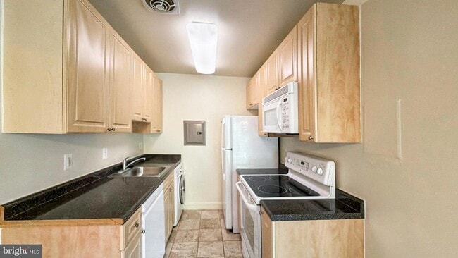 Building Photo - 1005 Chillum Rd