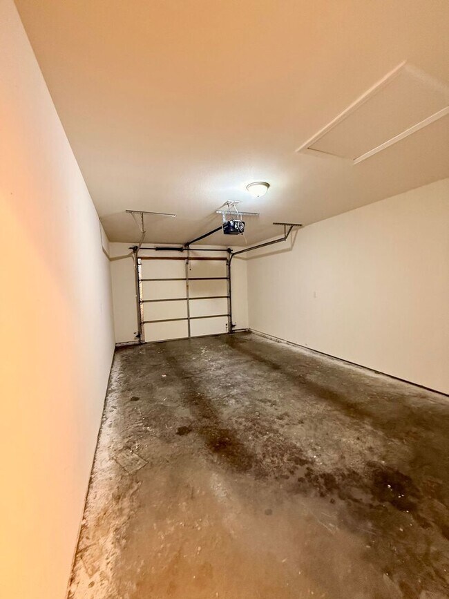 Building Photo - 1573-MF2-E4