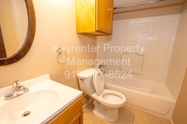 Building Photo - Gorgeous 3 Bed / 2 Bath! Coming soon!