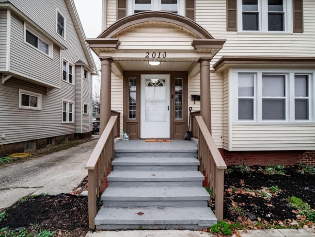 Building Photo - 2010 Chesterland Ave