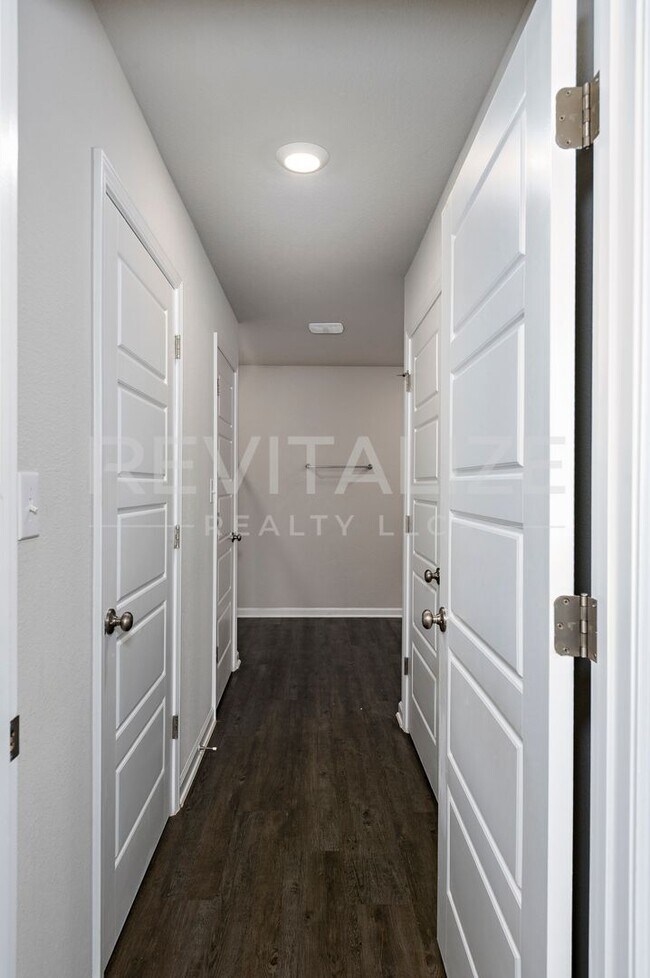 Building Photo - 8072 Irwin Loop