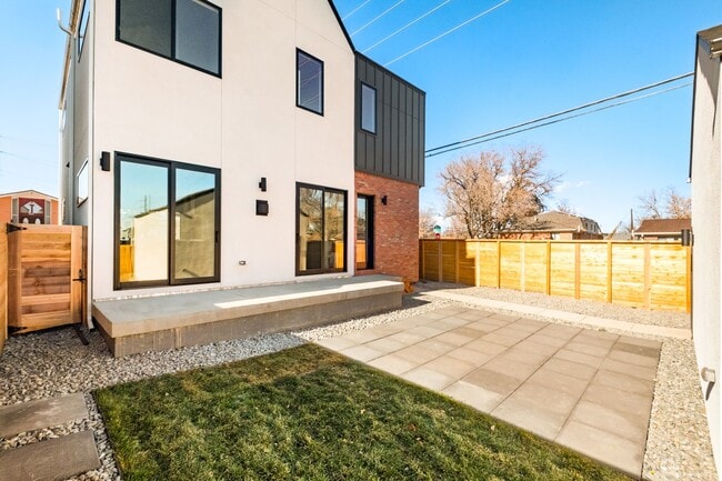 Building Photo - LUX 3BD, 4BA Sunnyside Home with Office and 2-Car Garage