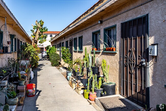 Building Photo - 4016 S. Pacific Ave