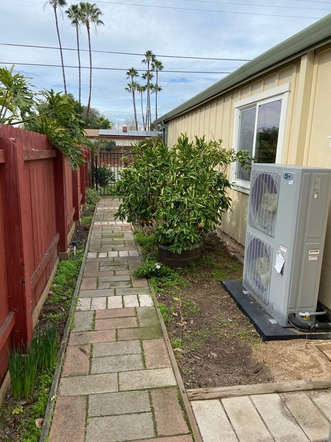 Building Photo - Beautiful, Updated 4 Bed, 3 Bath in the Heart of Clairemont with Canyon Views!!