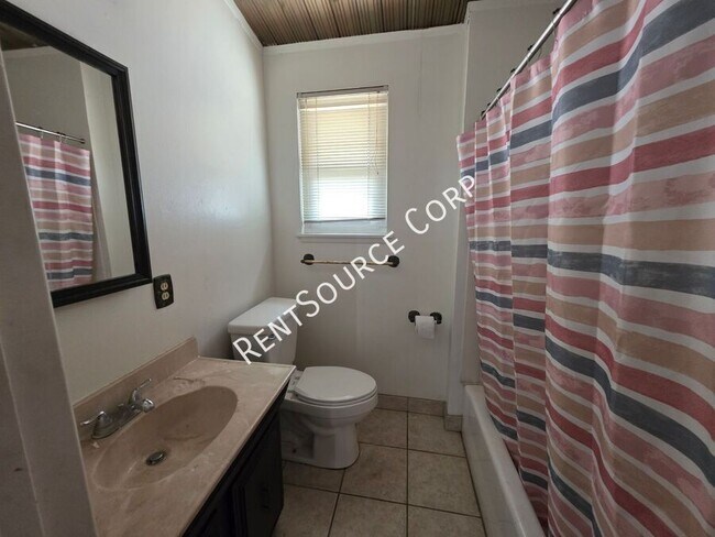 Building Photo - 561 Frances Dr