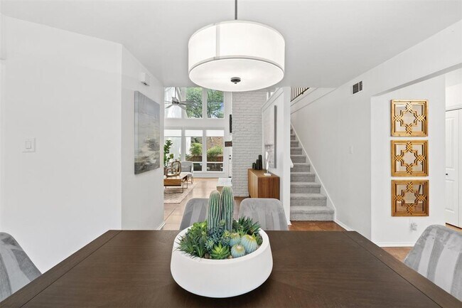 Building Photo - 8346 Summerwood Dr