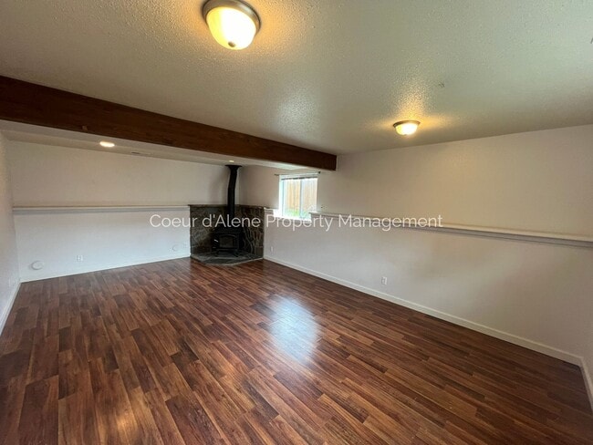 Building Photo - 3 bed house w/ family room in The Landings!