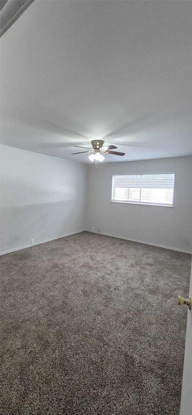 Building Photo - 5343 Richmond Ave