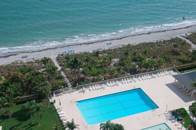 Building Photo - 881 Ocean Dr