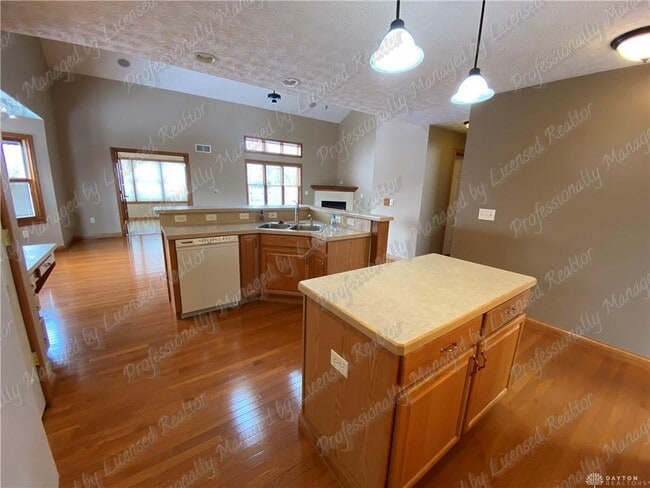 Building Photo - 6353 Charlotte Ct