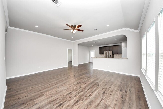 Building Photo - 314 Carlos Leal Dr