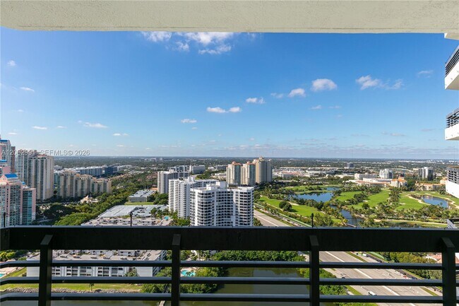 Building Photo - 3500 Mystic Pointe Dr