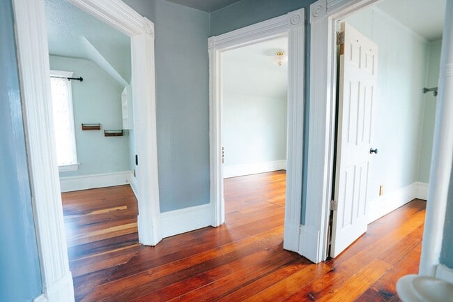 Building Photo - Charming 3-Bedroom Victorian Home in the H...