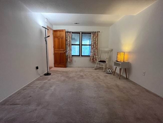 Building Photo - 104 S Tumbleweed Trail