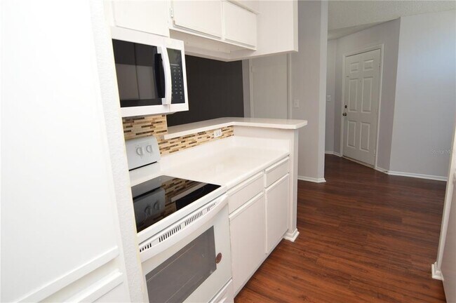 Building Photo - 8630 Mallard Reserve Dr