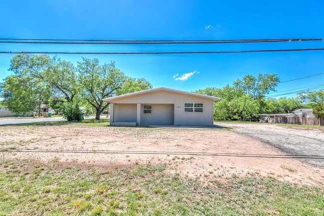 Building Photo - NOW AVAILABLE!!! Updated 2 bedroom 1 bath ...
