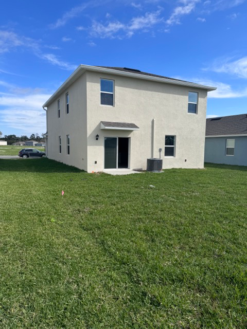 Building Photo - 2309 Hidden Palm Dr
