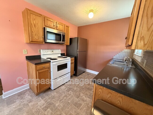 Building Photo - 3300 Miami St