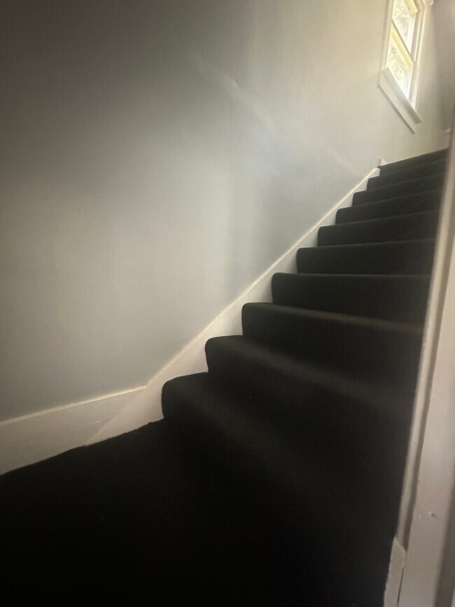 Building Photo - 529 Beecher St