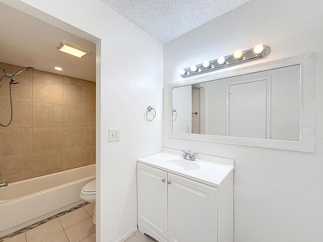 Building Photo - 235 Lake Dora Dr